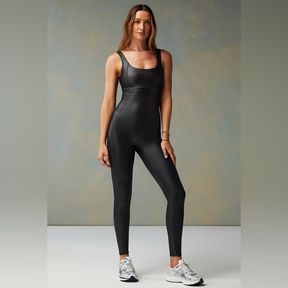 ✨KHLOE Fabletics shiny ✨ Black Jumpsuit Classic Style Versatile - Picture 13 of 13